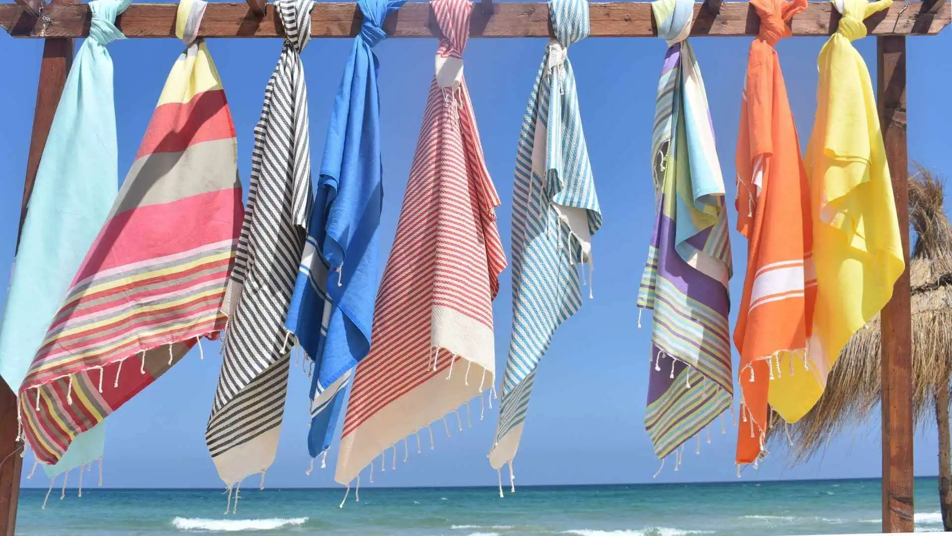 Buntes Strandtuch mit Muster